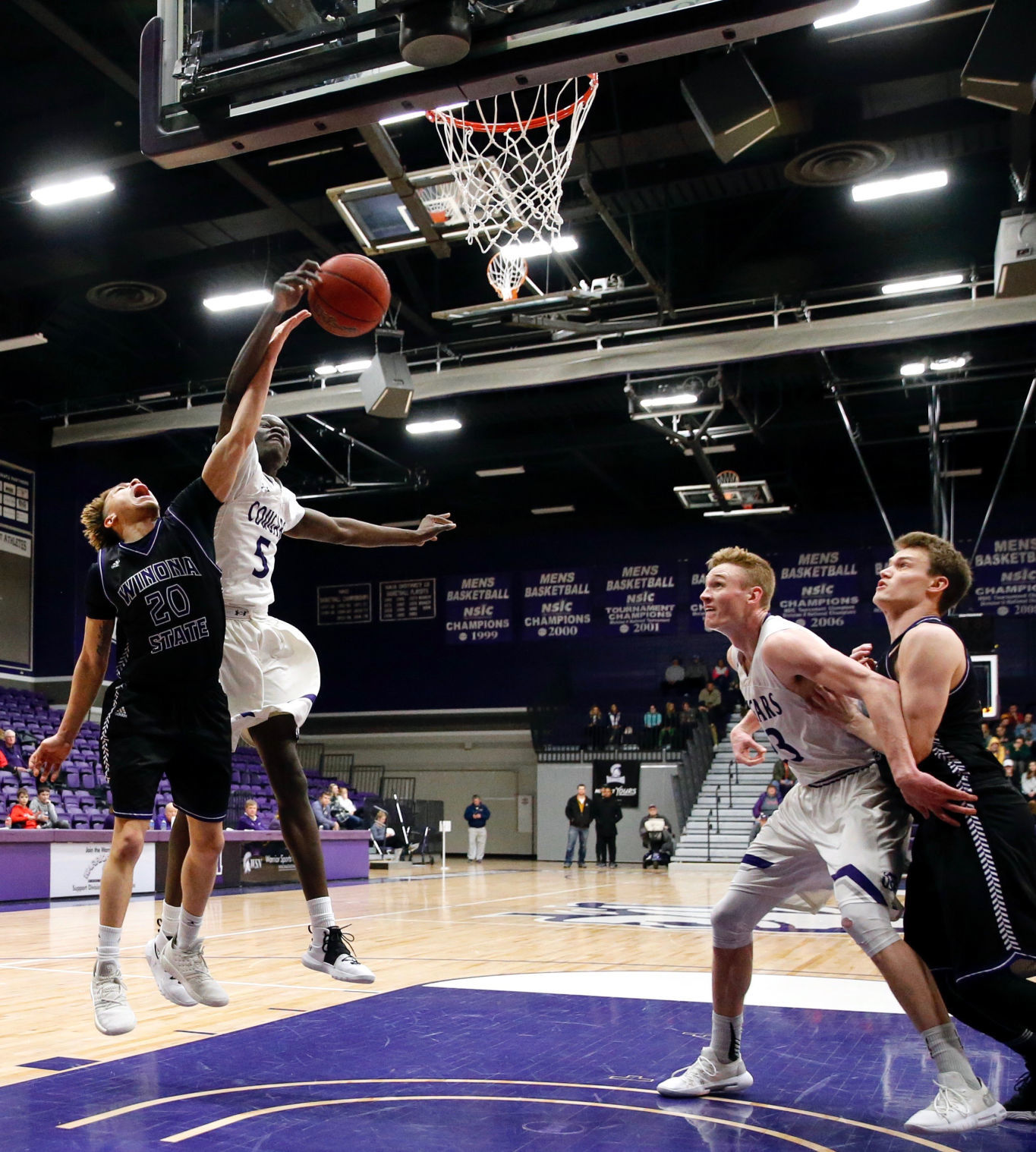 WSU MBB vs USF 16